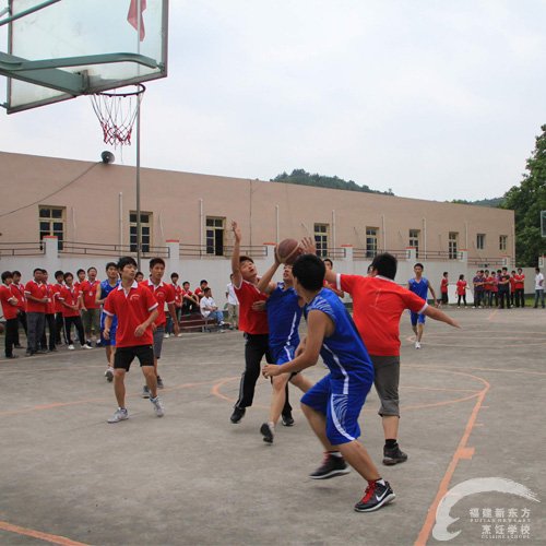 福建新东方:秋季篮球联赛燃起激情热火