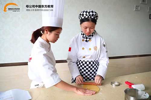 新生故事 | 发光少女蔡天诺的梦想养成记! 学西点实操