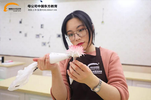 学生故事 | 周毓婷:从西班牙漂洋过海回国学西点! 学西点