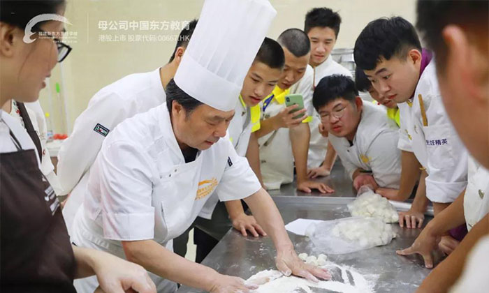 学厨师去厨师学校