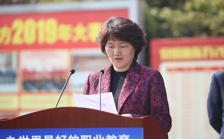 新华教育集团颁发全国首批第三方评价机构职业技能等级证书并启动