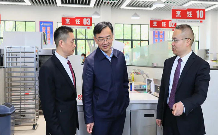 新华教育集团颁发全国首批第三方评价机构职业技能等级证书并启动
