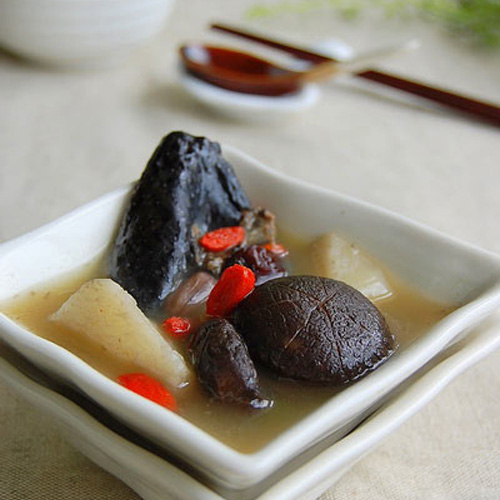 香菇山药炖乌鸡-福州新东方厨师学校推荐菜谱