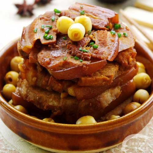 荔浦芋扣肉-福州新东方厨师学校推荐菜谱_新东方烹饪学校官方网站|新东方厨师学校|厨师培训|学厨师|福州厨师培训|福州厨师学校|厨师