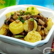 冬菇肉丝煮日本豆腐花—福州新东方厨师学校推荐菜谱