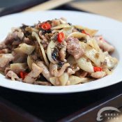 咸菜茭白炒肉片—福州新东方厨师学校推荐菜谱
