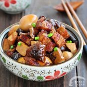 豆干蘑菇小炖肉—福州新东方厨师学校推荐菜谱
