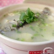 鲫鱼炖豆腐—福州新东方厨师学校推荐菜谱