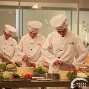 福州新东方厨师学校解析:餐饮厨师如何提升自身技能
