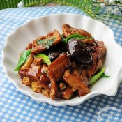 花雕香菇豆腐—福州新东方厨师学校推荐菜谱