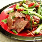 大蒜炒牛肉—福州新东方厨师学校推荐菜谱