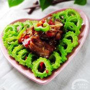 回锅肉片炒苦瓜—福州新东方厨师学校推荐菜谱