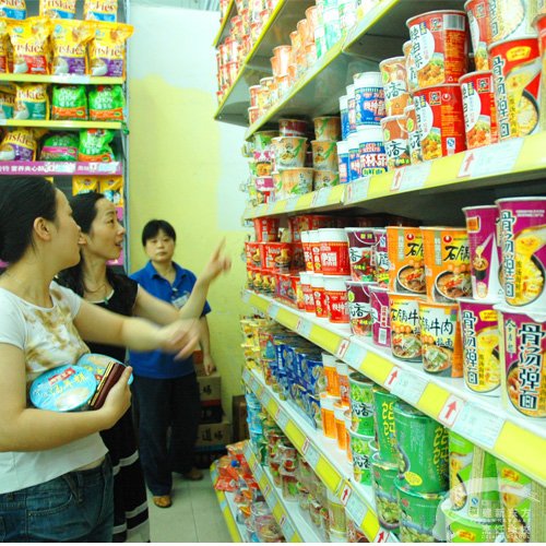 康师傅统一桶装方便面涨价桶装面进入4元时代