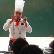 名师讲学传道,学子厨艺解惑