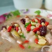 莲生凤爪汤—福州新东方厨师学校推荐菜谱