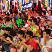 福建新东方烹饪学校:观合唱大比拼 银屏开心百分百