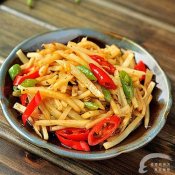 豉椒辣炒藕丝—福州新东方厨师学校推荐菜谱