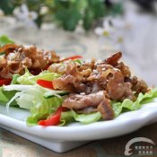 孜然羊肉生菜卷—福州新东方厨师学校推荐菜谱