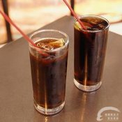 福州新东方厨师学校:惊!长期大量喝可乐易导致瘫痪