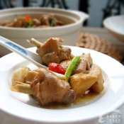 杏鲍菇豉香鸡煲—福州新东方厨师学校推荐菜谱