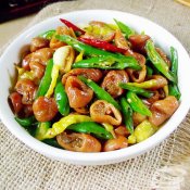 尖椒熘肥肠—福州新东方厨师学校推荐菜谱