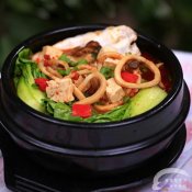 石锅牡蛎鱿鱼豆腐汤—福州新东方厨师学校推荐菜谱
