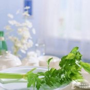 福州新东方厨师学校探秘:不可不知芹菜的6大神奇功效