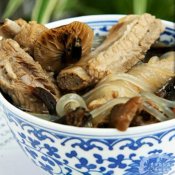排骨炖榛蘑—福州新东方厨师学校推荐菜谱