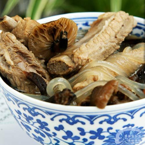 排骨炖榛蘑-福鼎新东方学校厨师v排骨菜谱_新东福州长排排骨面的怎么做的图片