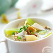 牛腩菌菇锅仔—福州新东方厨师学校推荐菜谱