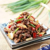 泡椒炒鸭肉—福州新东方厨师学校推荐菜谱
