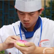 福建新东方厨艺讲堂:食雕,看刀的神奇