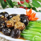 香菇酿肉扒油菜—福州新东方厨师学校推荐菜谱