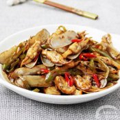 福州新东方厨师学校教您:辣酱爆蛏子的做法