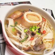 牛棒骨菌菇汤—福州新东方厨师学校推荐菜谱
