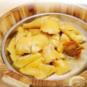 福州新东方厨师学校品美食:形形色色木桶鸡
