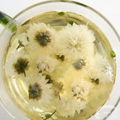 福州新东方厨师学校说食话:菊花茶能呵护眼睛
