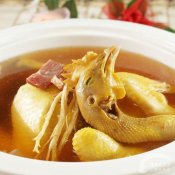 福州新东方烹饪学校说食话:鸡汤大补是误区