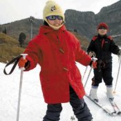 福州新东方厨师学校揭秘:冰雪运动注意防雪盲