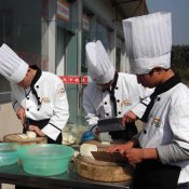 福建新东方烹饪学校大话厨艺:勤学苦练是法宝