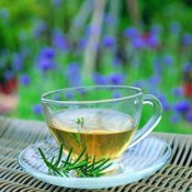 新东方厨师学校解析:春季常喝这5种茶能防百病