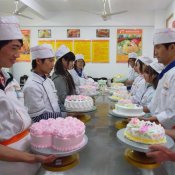 福建新东方烹饪学校:创业支招 西点圆梦
