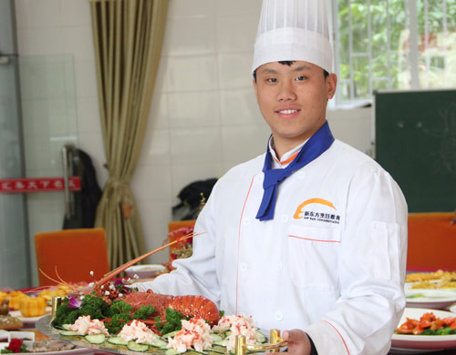 满怀敬意烹调美食 福建新东方烹饪学校