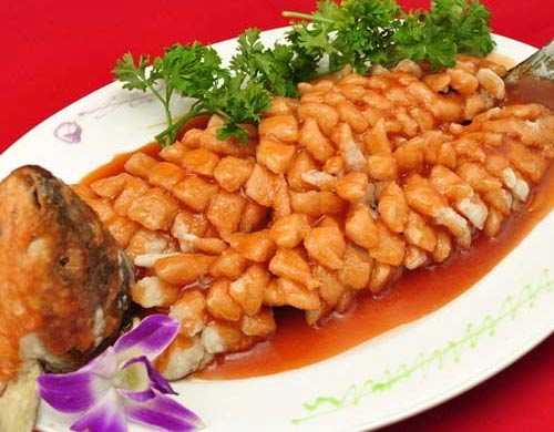 厦门厨师学校揭秘:草鱼的营养价值与食用功效