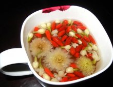 厦门学厨师学校揭秘:喝菊花茶别随便加冰糖