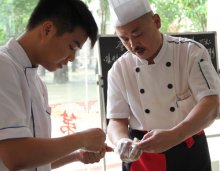 福建新东方烹饪学校:高手间的PK 领略大师风范
