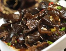 泉州烹饪学校解析:黑木耳的颜色越黑越好吗?