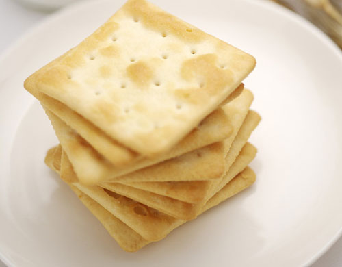 福建厨师培训食话:哪些人不适合吃苏打饼干?_