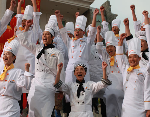 中国厨师年薪百万 成全球十大高薪职业之一_新