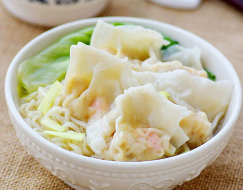 年夜菜肴广式鲜虾云吞面-新东方厨师培训学校推荐_新东方烹饪学校官方网站|新东方厨师学校|厨师培训|学厨师|福州厨师培训|福州厨师学校|厨师